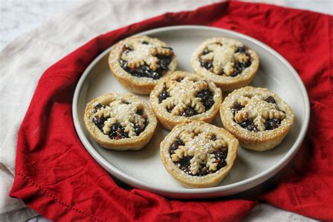 where did mince pies originate.